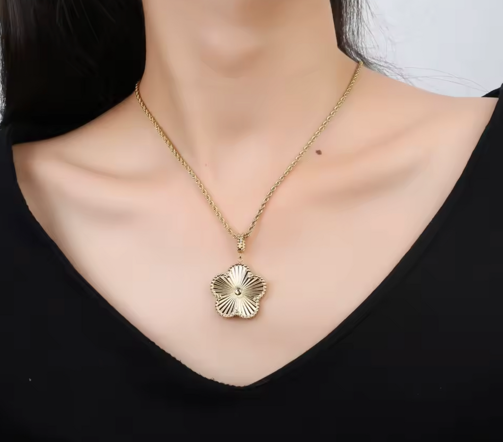 Luxury Clover Pendant Stainless Steel Sweater Chain Necklace for Women