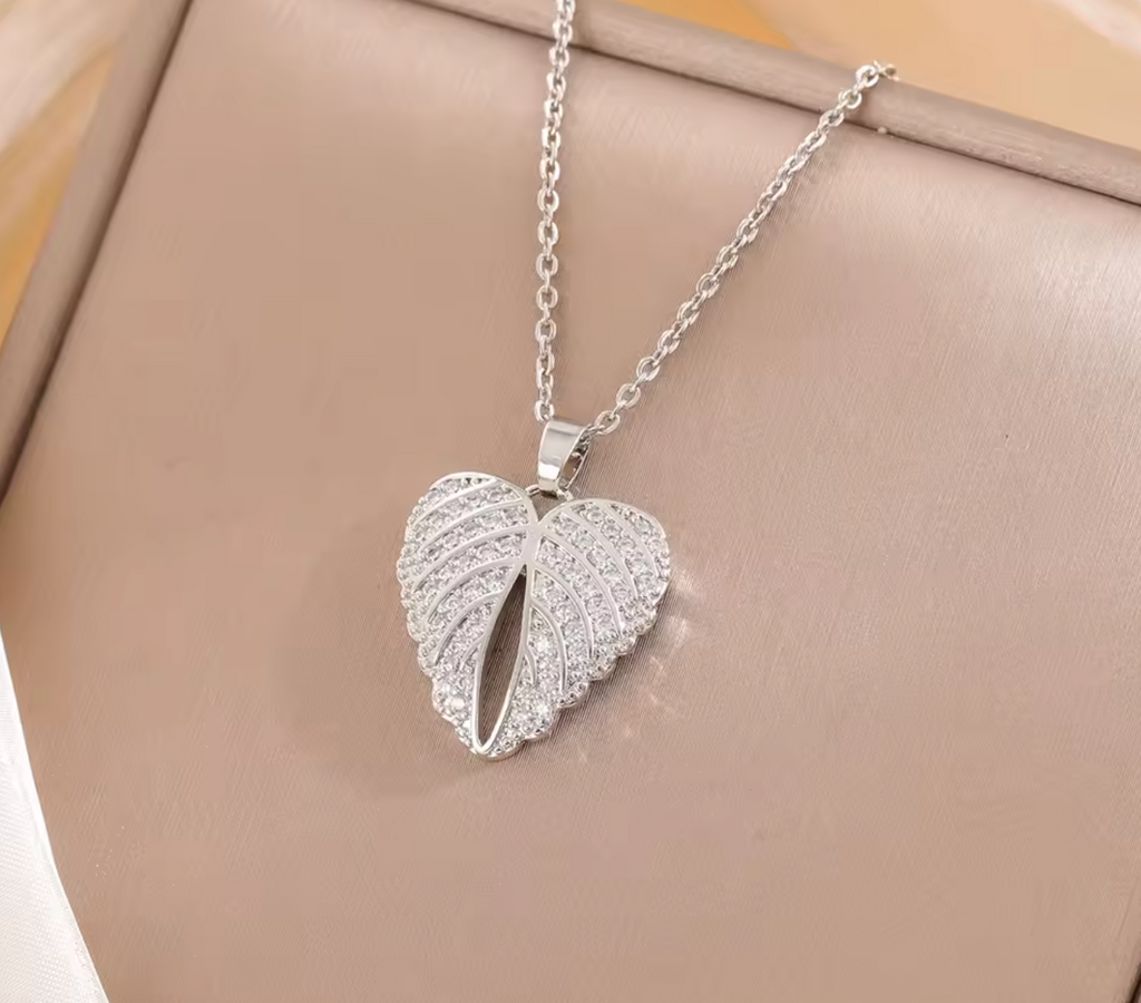 Luxury Clover Pendant Stainless Steel Sweater Chain Necklace for Women