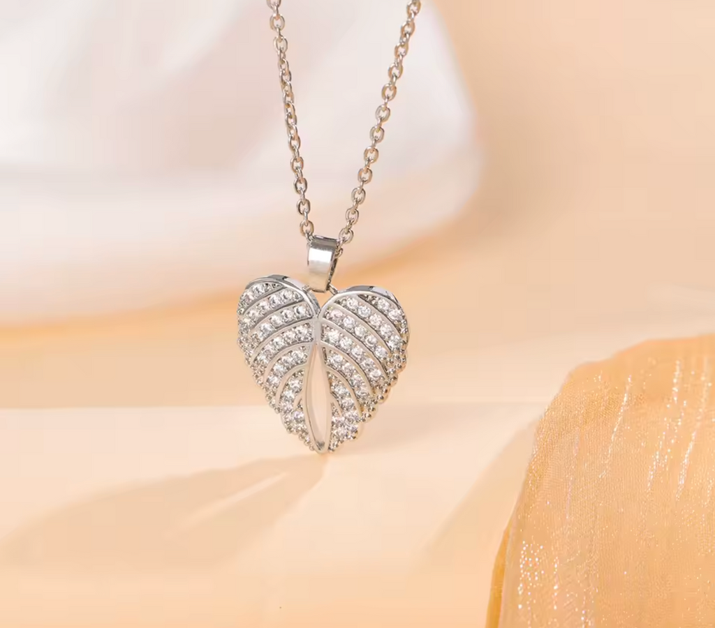 Luxury Clover Pendant Stainless Steel Sweater Chain Necklace for Women