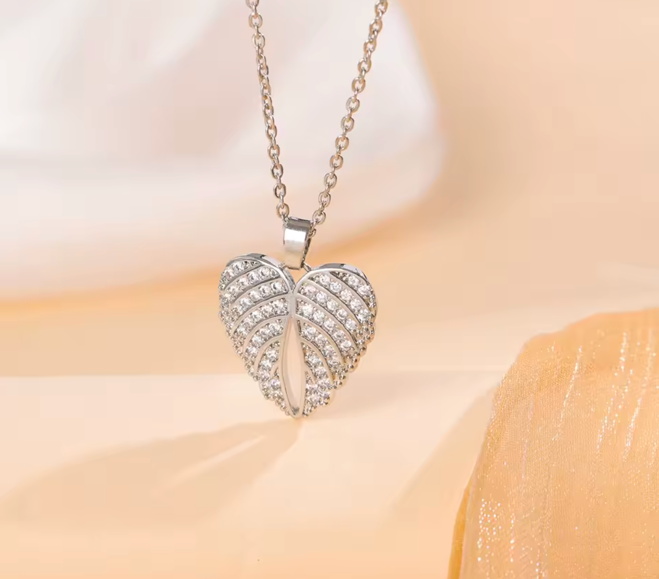 Luxury Clover Pendant Stainless Steel Sweater Chain Necklace for Women