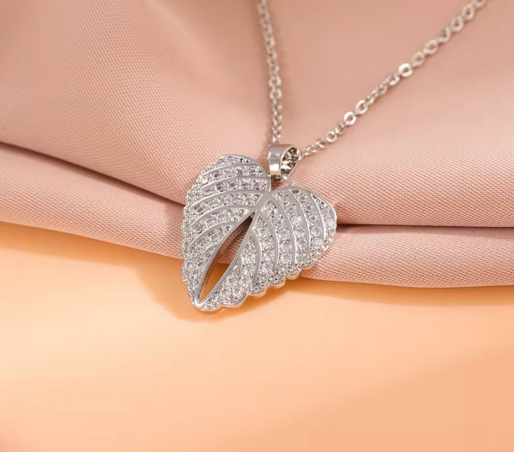 Luxury Clover Pendant Stainless Steel Sweater Chain Necklace for Women