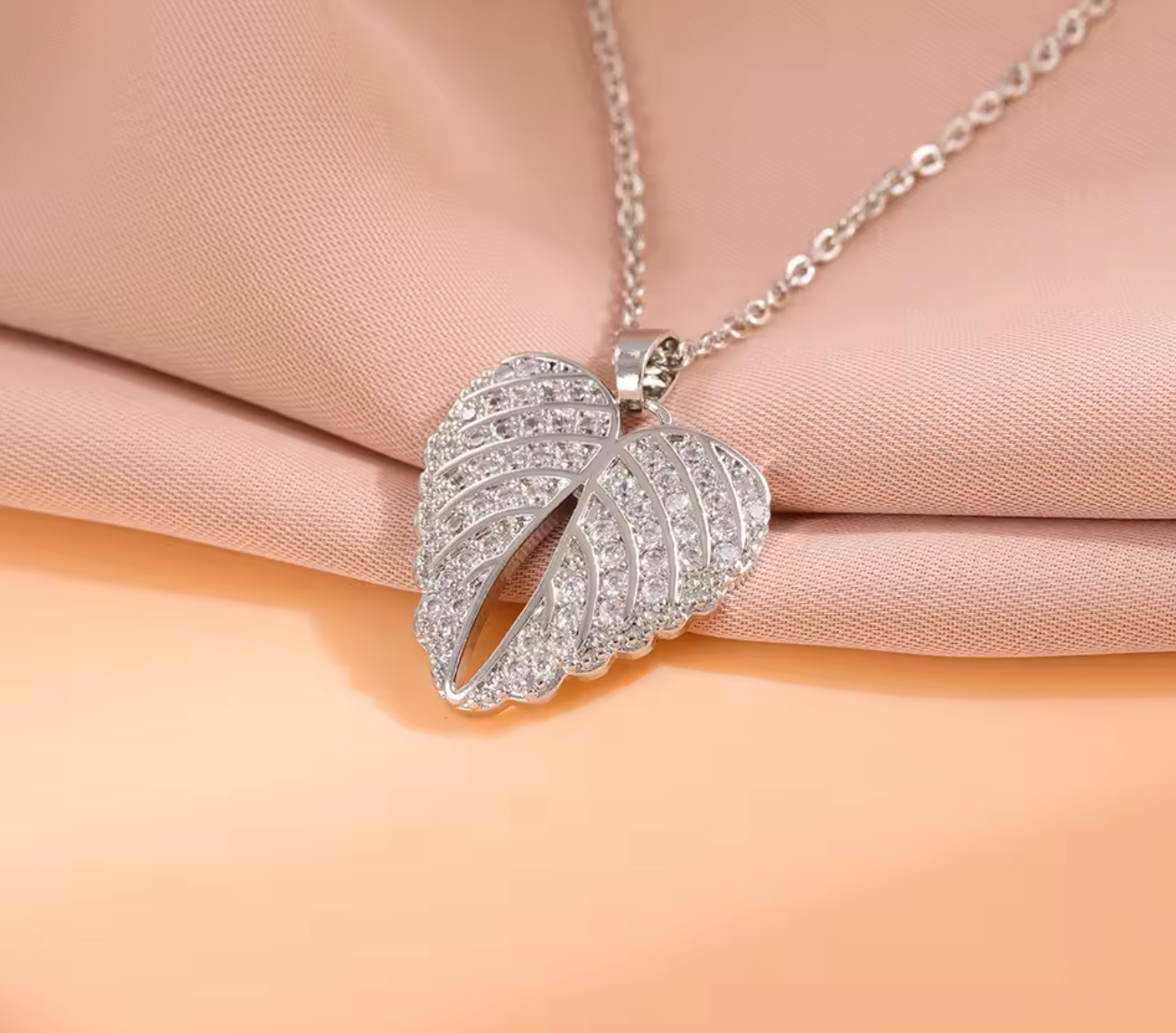 Luxury Clover Pendant Stainless Steel Sweater Chain Necklace for Women