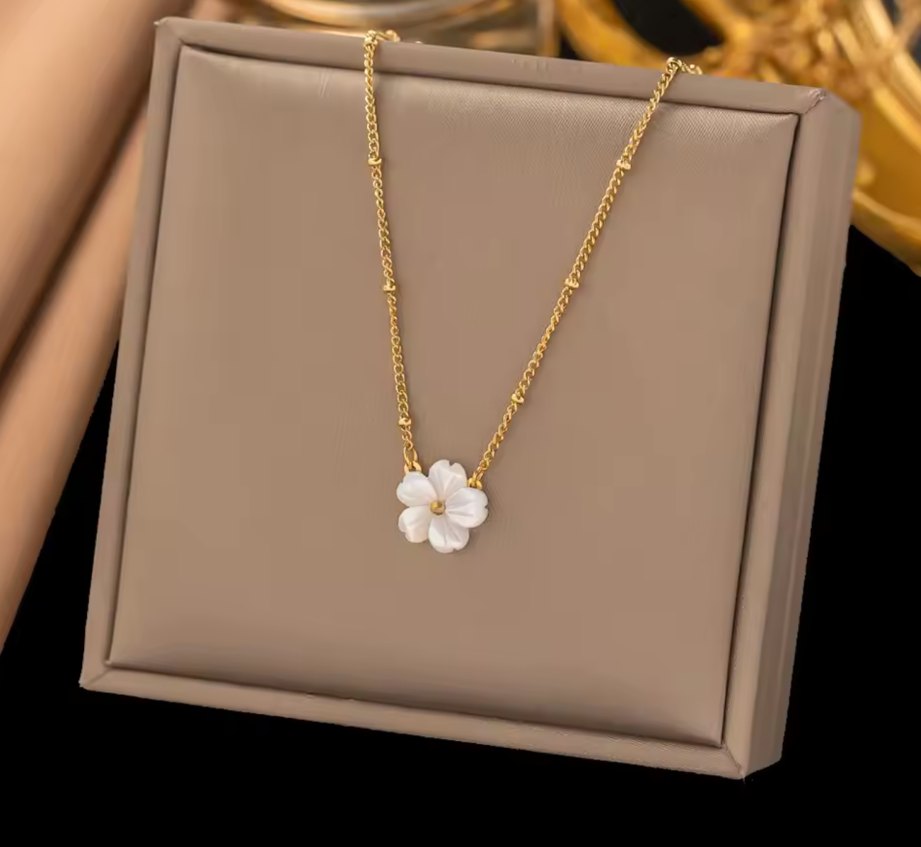 Cute Shell Flower Gold Color Clavicle Necklace for Women