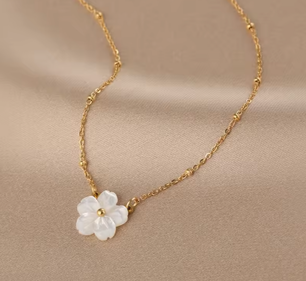 Cute Shell Flower Gold Color Clavicle Necklace for Women