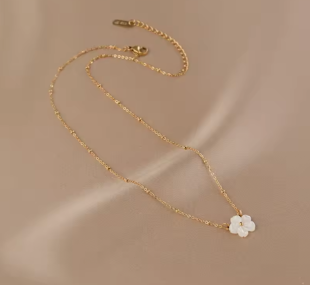 Cute Shell Flower Gold Color Clavicle Necklace for Women