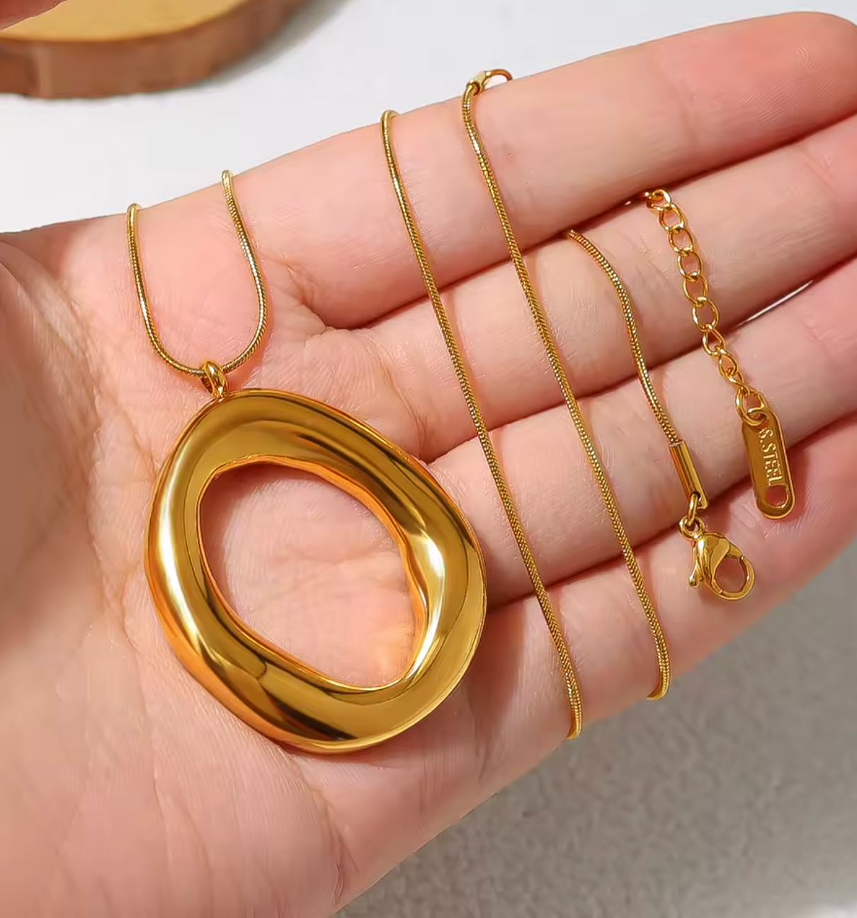 18K Gold-Plated Stainless Steel Irregular Pendant Snake Bone Chain Necklace for Women